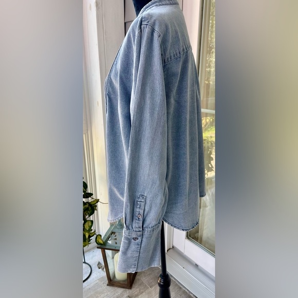 Quince Distressed denim tuxedo shirt, 100% cotton
Size LG in good condition - Picture 5 of 11